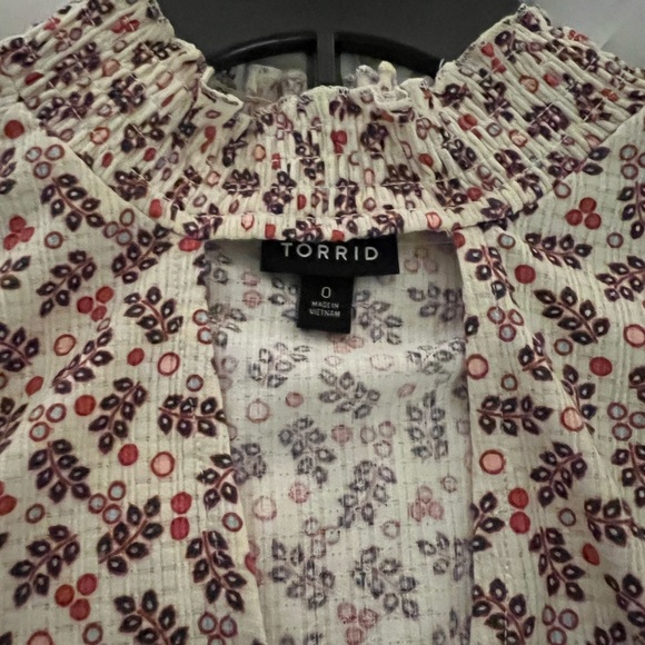 NWOT Torrid textured jersey chocker neck smocked bottom top. Size 0. - Picture 2 of 9